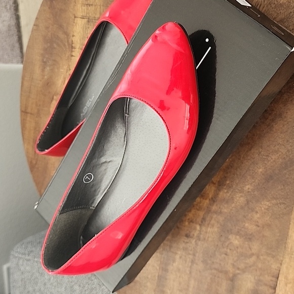 C Label Flats - Picture 2 of 4